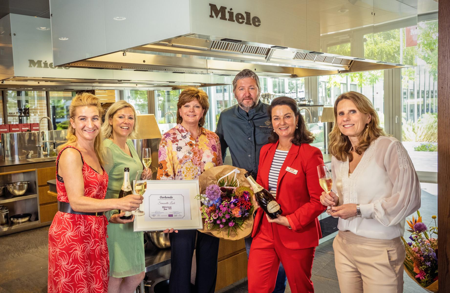Derde nominatie Wijnvrouw van het Jaar 2023 is voor Simonette Lock Derde nominatie Wijnvrouw van het Jaar 2023 is voor Simonette Lock