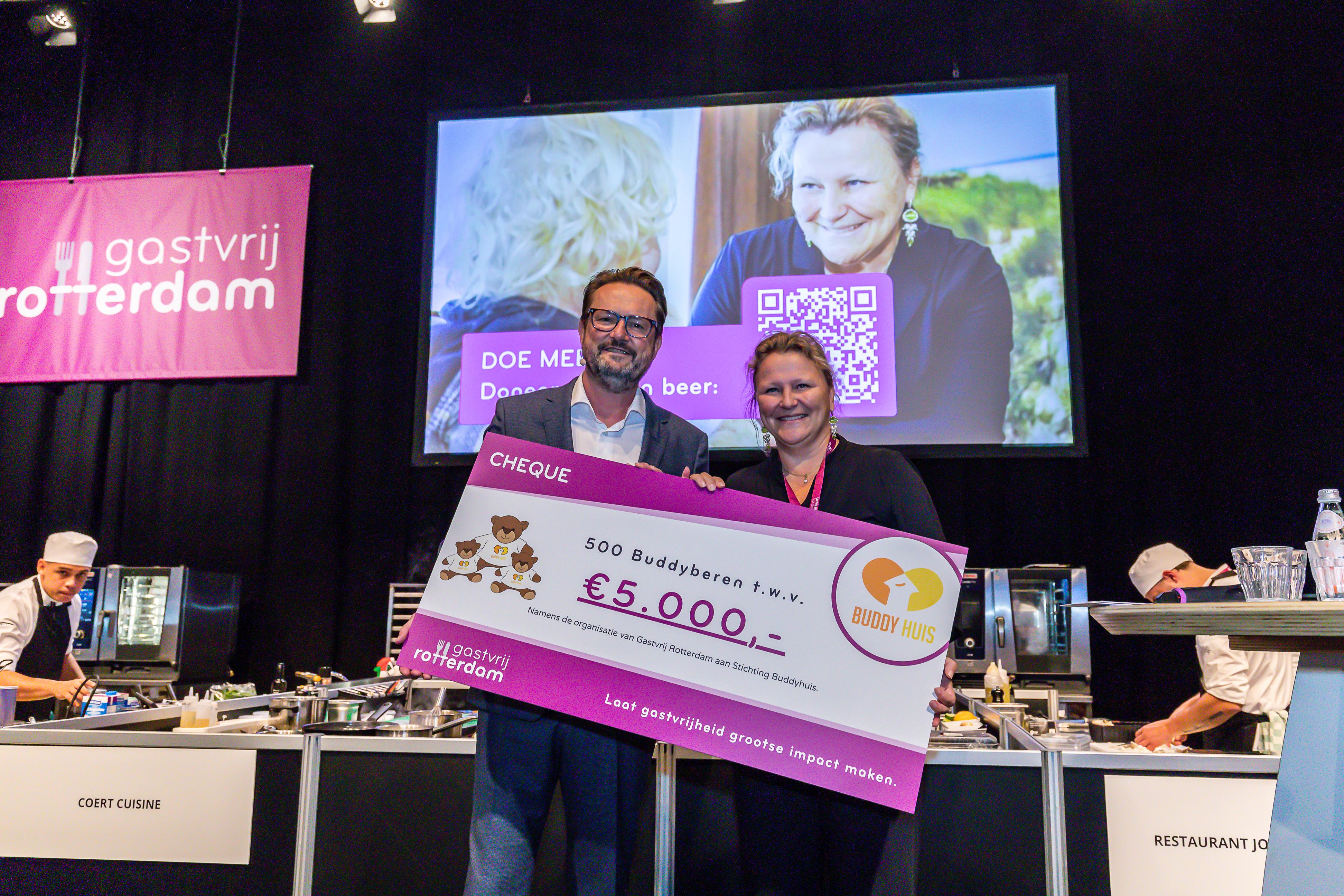 Uitreiking cheque Buddyberen Uitreiking cheque Buddyberen