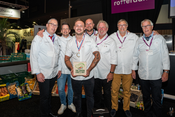 Yornie van Dijk van Restaurant Basiliek* wint de eerste Green Chef’s Hat 